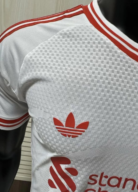 Liverpool White Man Player Jersey 26/27