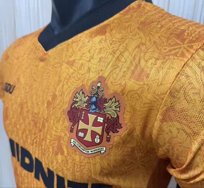 Wolves Home Player Men Jersey 26/27