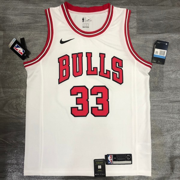 NBA  Bulls crew neck white 33  with chip  1:1