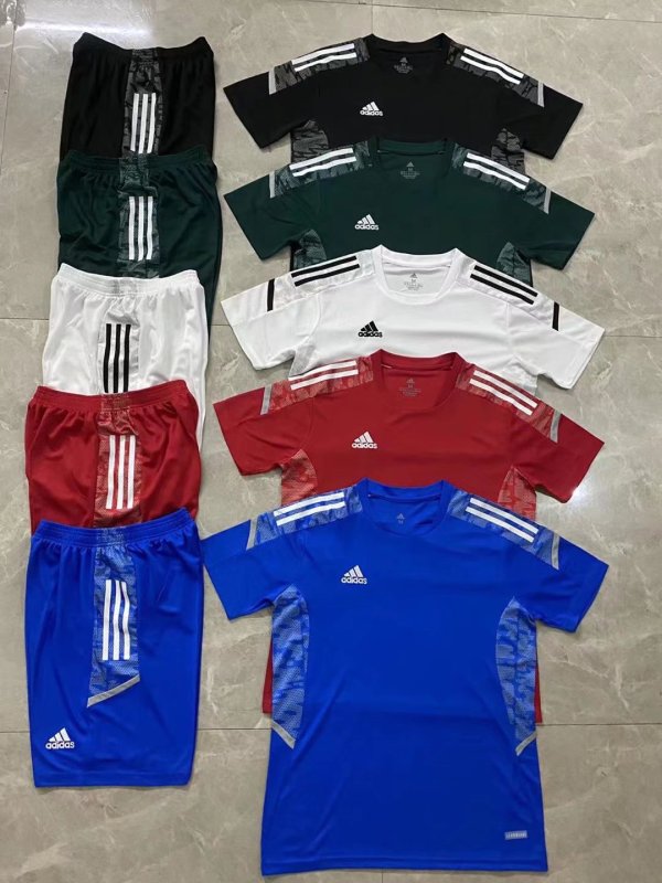 Adidas T  shirt  720