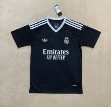 Real Madrid goalkeeper  Fans  1:1 Quality Soccer Jersey    24-25