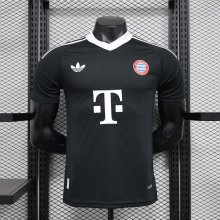 Bayern Munich goalkeeper Player 1:1 Quality Soccer Jersey   24-25
