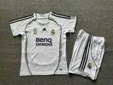 Retro Real Madrid  home Kids   1:1 Quality Soccer Jersey 2006-2007
