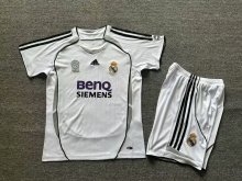Retro Real Madrid  home Kids   1:1 Quality Soccer Jersey 2006-2007
