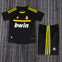 Retro Real Madrid  goalkeeper kids 1:1 Quality Soccer Jersey  2011-2012