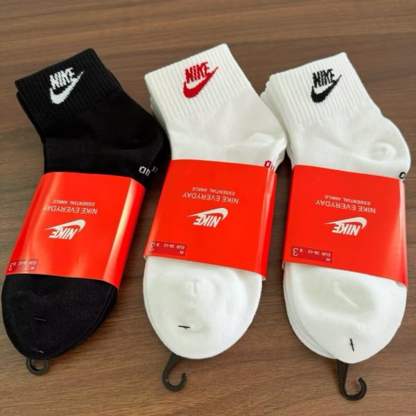 nike socks Basketball  Tennis cotton  3 pair  Middle tube socks