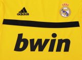Retro Real Madrid  goalkeeper kids  1:1 Quality Soccer Jersey  2011-2012