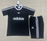 clover adidds   training  fans  black white  1:1 25-26