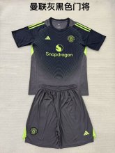 Manchester United  Goalkeeper Fans  (Kids and Man)  1:1 Quality Soccer Jersey  25-26