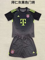 Bayern Munich  Goalkeeper BLACK   Fans kits  1:1 Quality Soccer Jersey  25-26 (Kids and Man )