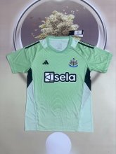 Newcastle Goalkeeper Fans 1:1 Quality Soccer Jersey  25-26