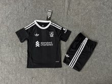 Liverpool Goalkeeper  Black  Kids 1:1 Quality Soccer Jersey   25-26