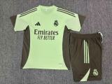 Real Madrid Training  Fans kits  1:1 Quality Soccer Jersey 25-26 (Kids And Man )