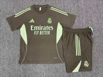 Real Madrid Training  Fans kits  1:1 Quality Soccer Jersey 25-26 (Kids And Man )