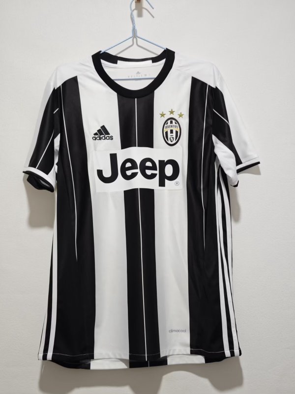 Retro Juventus Home  1:1 Quality Soccer Jersey    2016-2017