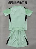 Manchester United Goalkeeper  Light Green  Fans 1:1 Quality Soccer Jersey   25-26 (kids and man )