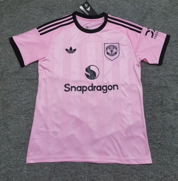 Manchester United Goalkeeper Fans 1:1 Quality Soccer Jersey    25-26
