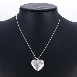 2.8*2.8CM Stainless steel  Phase box Round heart pendant without chain