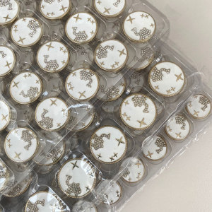 20MM Camel embossed metal buttons set with diamonds Black and white oil-pointed snaps