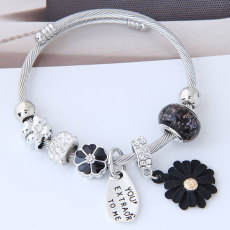 Adjustable Stainless Steel Bracelet Daisy Pendant Bracelet