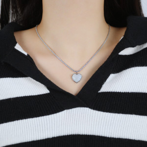 Stainless Steel Valentine's Day Love White Fritillaria Necklace