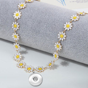 Oil dripping small daisy flower collarbone chain necklace women Bohemia style versatile fashion necklace 18MMSnaps button jewelry wholesale