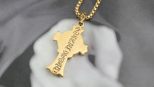 Stainless steel cross pendant necklace