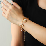 Elegant and minimalist pearl necklace bracelet set