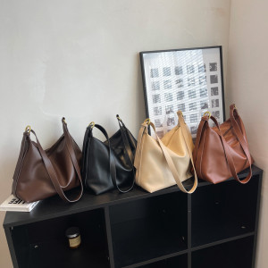 Soft leather one shoulder crossbody bag with large capacity tote bag