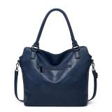 Large capacity tassel accessory Tote diagonal shoulder bag