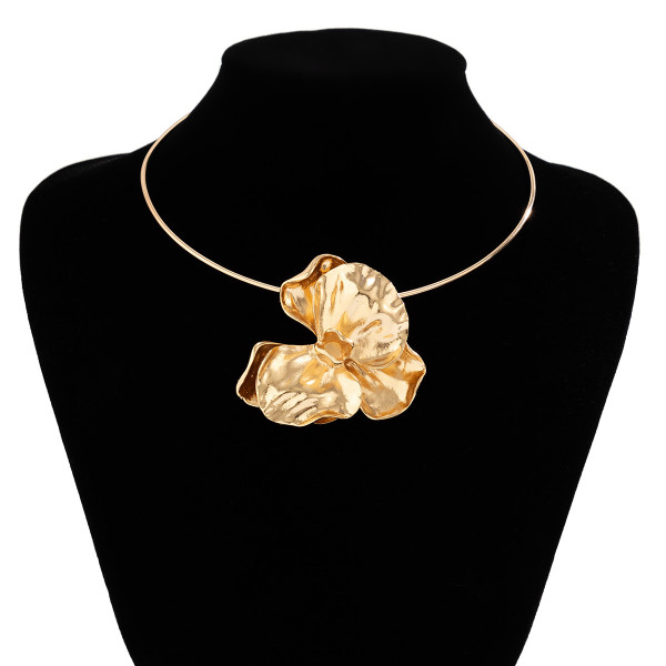 3D pleated metal flower necklace
