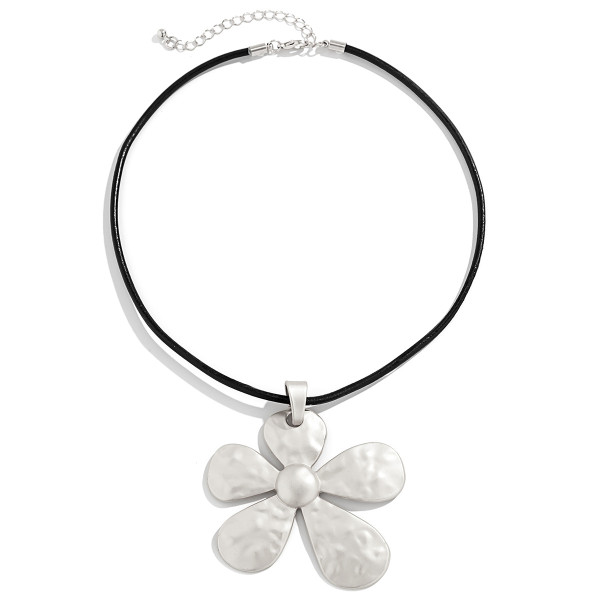 Fashion Metal Liquid Flower Necklace