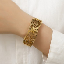 Stainless steel hollow flower bracelet