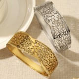 Stainless steel hollow flower bracelet