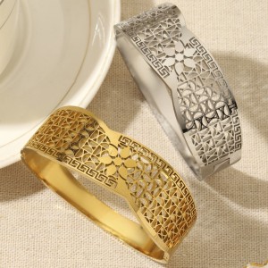 Stainless steel hollow flower bracelet