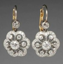 Water Diamond Round Petal Earrings