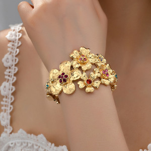 Metal flower colored diamond bracelet