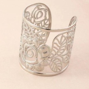 Hollow rose flower bracelet