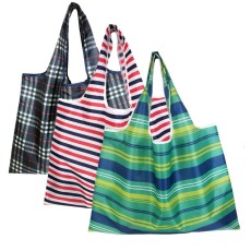 Foldable shopping bag and carry it hand in hand