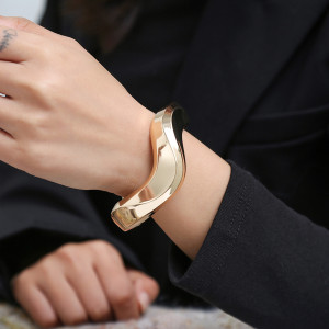 Irregular personalized metal bracelet
