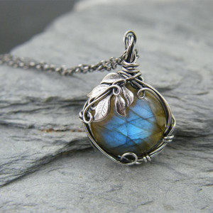 Vintage and personalized leaf wrapped moonstone pendant with fashionable inlay and edging necklace