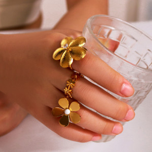 Stainless steel flower set with diamonds, pearls and rhinestones, adjustable opening ring