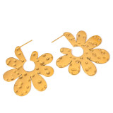 Stainless steel hammer patterned flower earrings