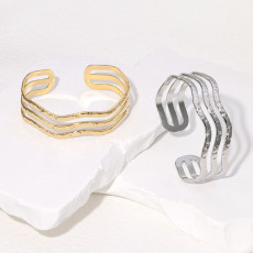 Stainless steel wavy bracelet