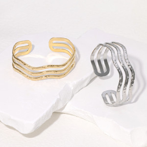 Stainless steel wavy bracelet