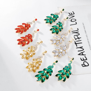 Elegant luxury earrings with diamond studded earrings for brides' wedding earrings