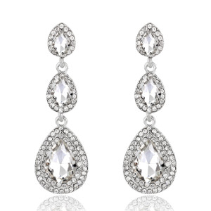 Elegant luxury earrings with diamond studded earrings for brides' wedding earrings
