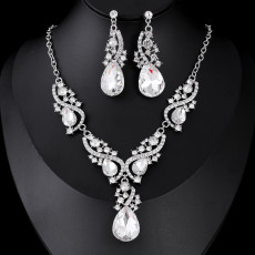 Fashionable and minimalist bridal jewelry, crystal necklace, earring set