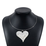 Geometric flower necklace, fashionable and simple circle hollow out love collar