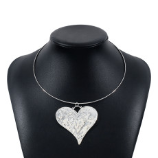 Geometric flower necklace, fashionable and simple circle hollow out love collar